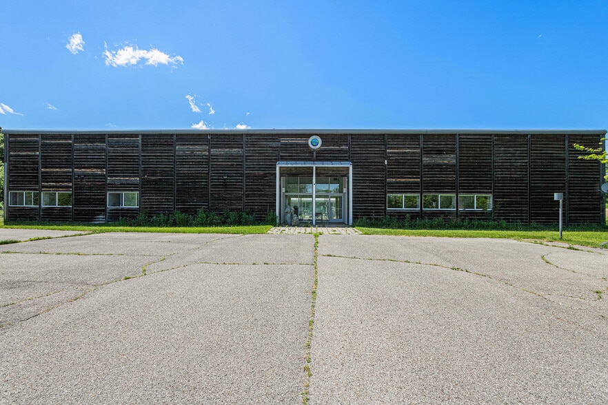 More Photos Of 56968 Dailey Rd, Dowagiac Shelter For Sale