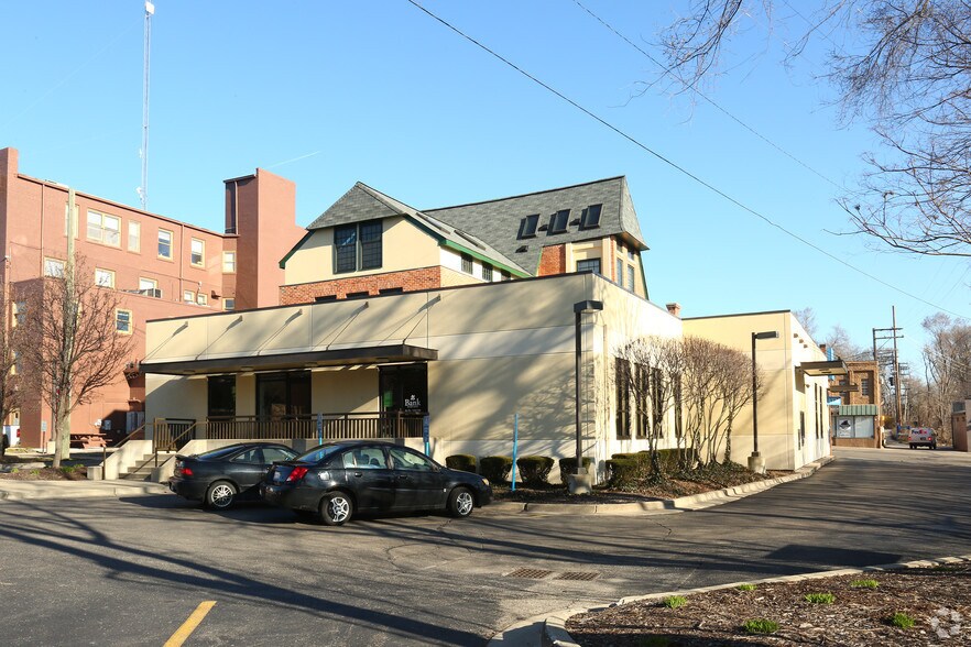 More Photos Of 11 W Michigan Ave, Ypsilanti Storefront Retail Residential For Lease