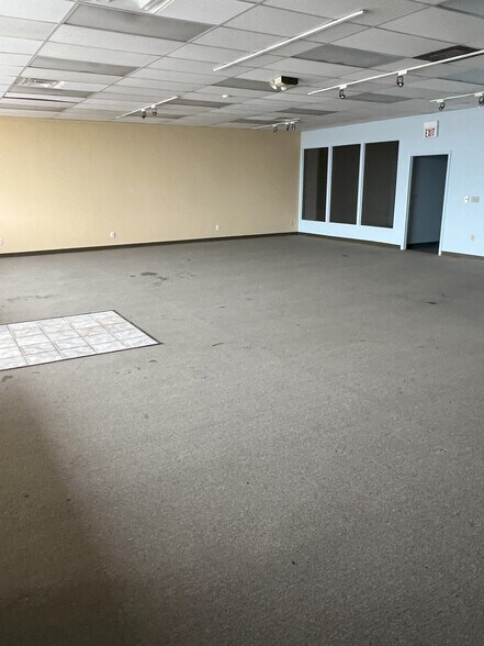 More Photos Of 2593-2605 Needmore Rd, Dayton Unknown For Lease