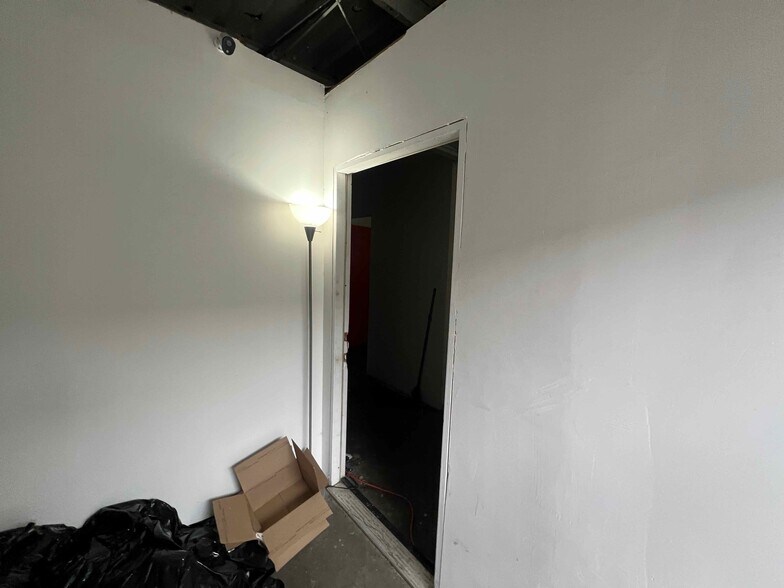 More Photos Of 3242 Fowler St, Los Angeles Warehouse For Lease
