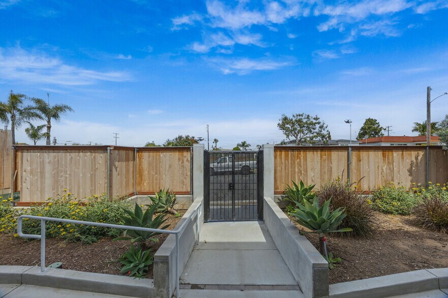 More Photos Of 1417 Lemon St, Oceanside Multifamily For Sale