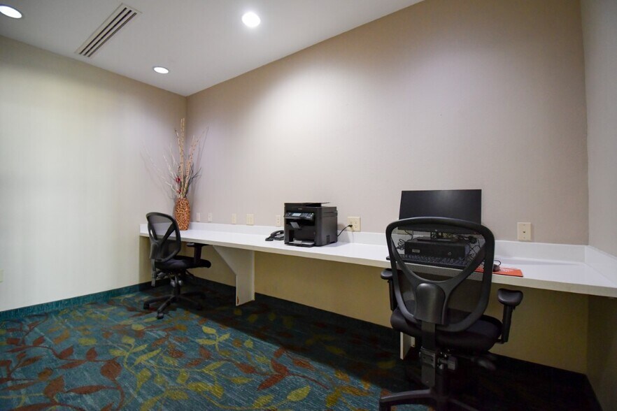 More Photos Of 304 Business Park Dr, Kenedy Hotel For Sale