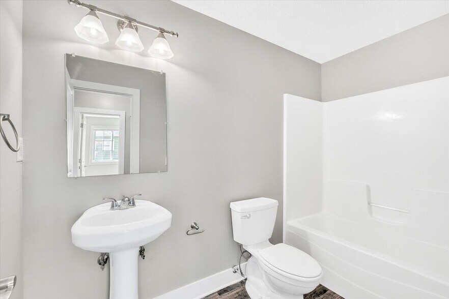 More Photos Of 946 Vincent Ct, Lansing Apartments For Sale
