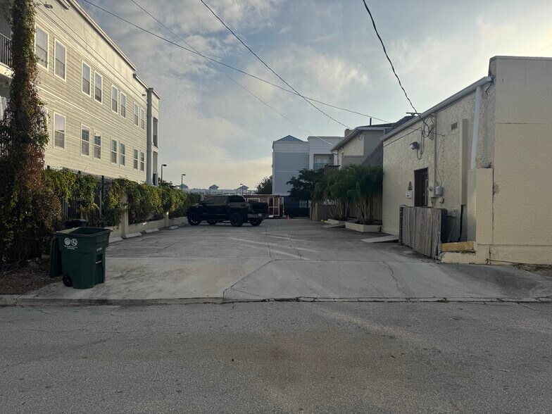 More Photos Of 1007 Manatee Ave, Bradenton Storefront Retail Office For Sale