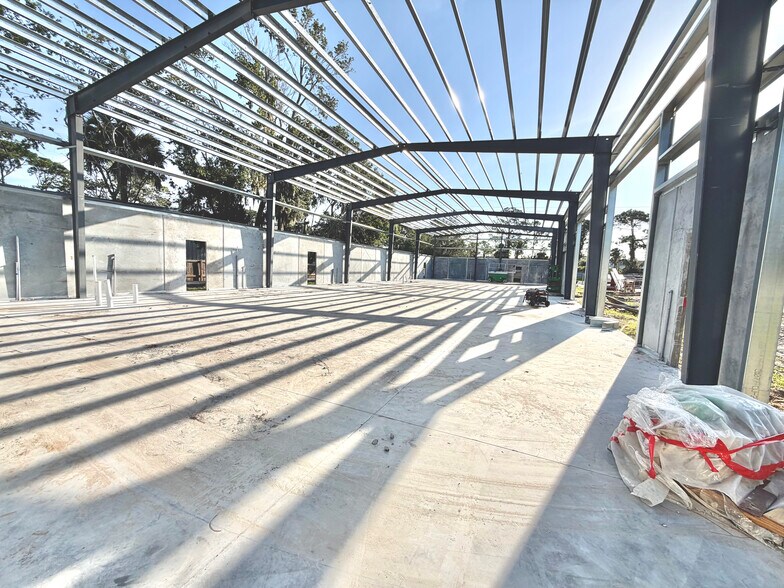 More Photos Of 2725 Hibiscus Dr, Edgewater Warehouse For Lease