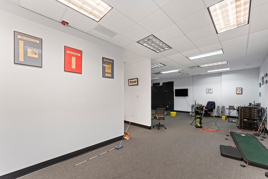 More Photos Of 23 Ryan St, Stamford Service For Sale