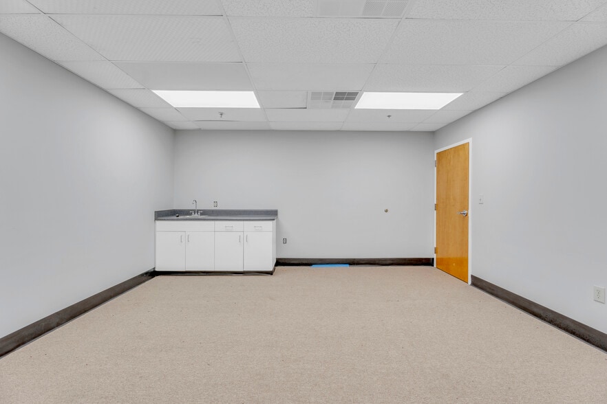 More Photos Of 304 Arcadia Dr, Greenville Industrial For Lease