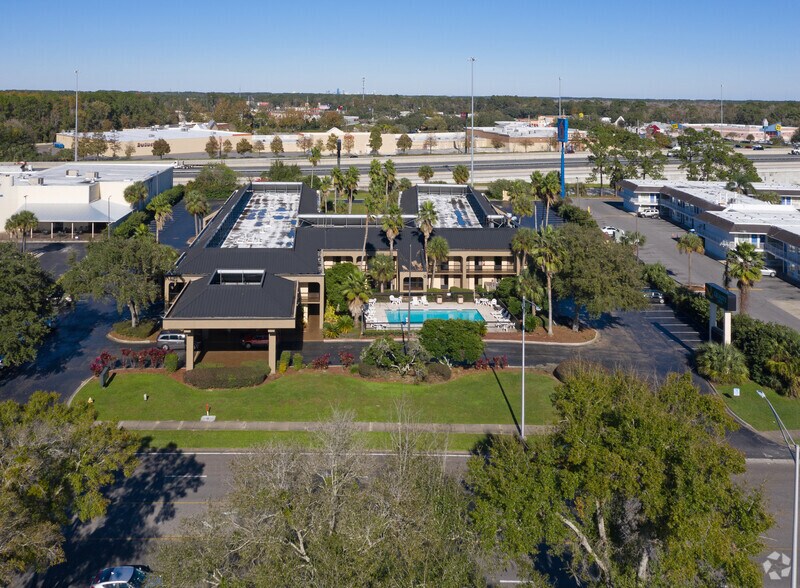 More Photos Of 6135 Youngerman Cir, Jacksonville Hotel For Sale