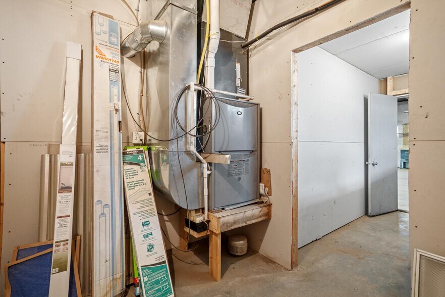 More Photos Of 4415 Burdick Expy E, Minot Office For Lease