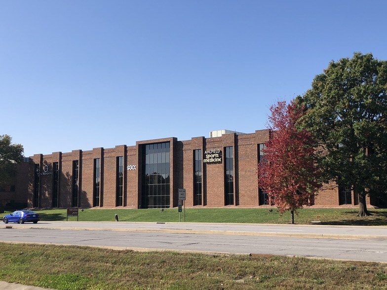 More Photos Of 9302 N Meridian St, Indianapolis Office For Lease