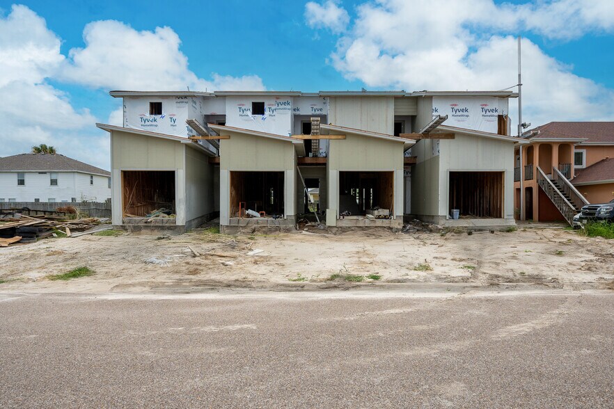 Primary Photo Of 13981 Ports O Call Dr, Corpus Christi Multifamily For Sale