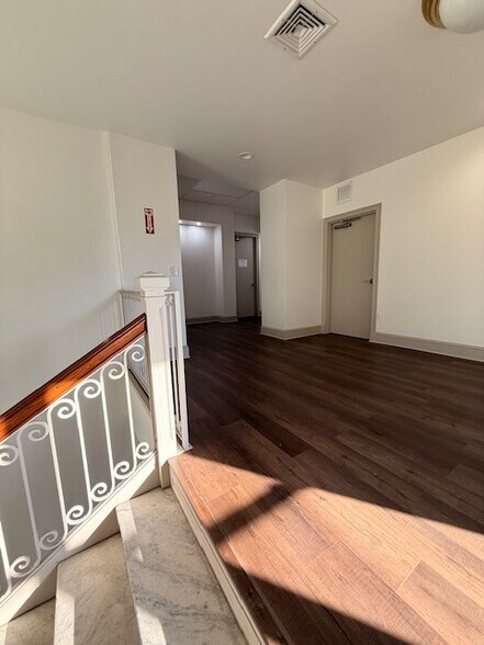 More Photos Of 24 W Chase St, Pensacola Office For Lease