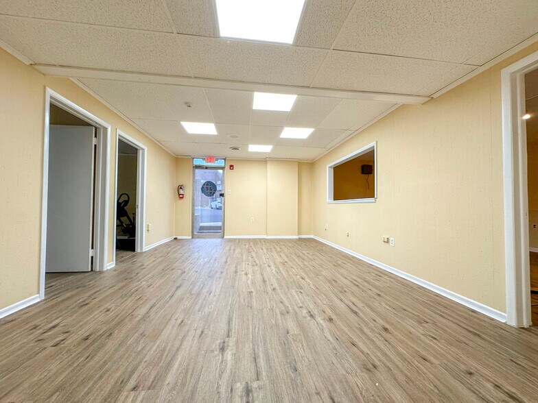 More Photos Of 1300 Industrial Blvd, Southampton Light Distribution For Lease