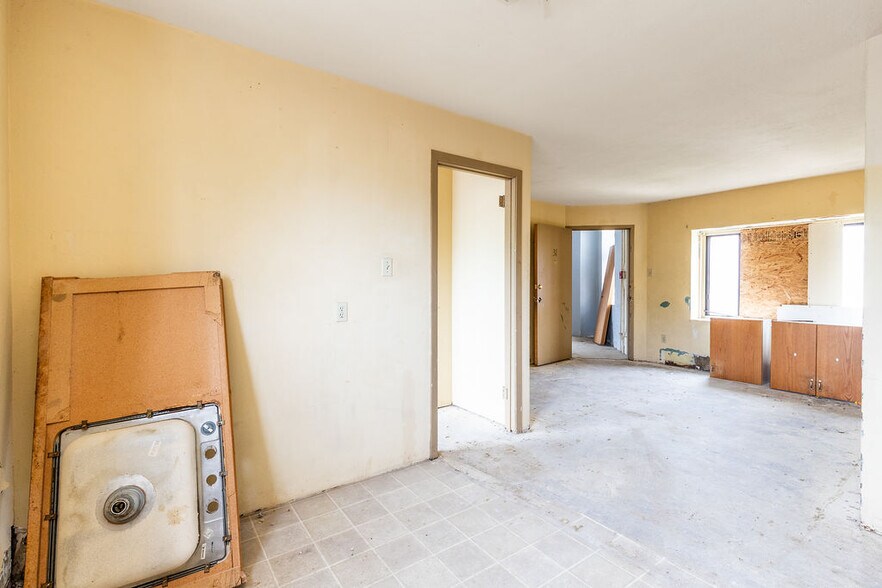 More Photos Of 628 9th St, Niagara Falls Apartments For Sale