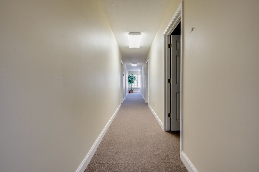 More Photos Of 6911 Cleveland Hwy, Clermont Office For Lease