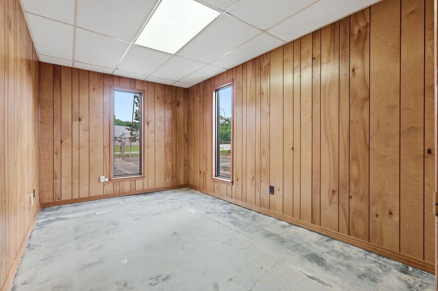 More Photos Of 197 S Redmond Rd, Jacksonville Warehouse For Sale