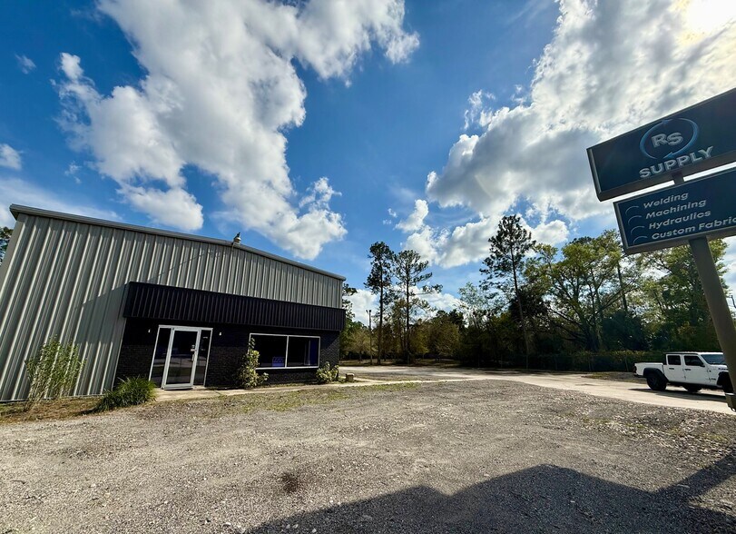 More Photos Of 2390 E International Speedway Blvd, Deland Freestanding For Lease