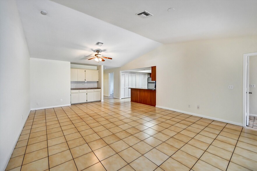 More Photos Of 4707 SW 8th Pl, Cape Coral Apartments For Sale