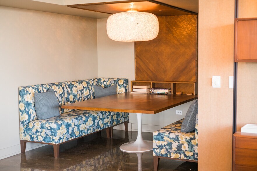 More Photos Of 5050 N Broadway St, Chicago Apartments For Lease