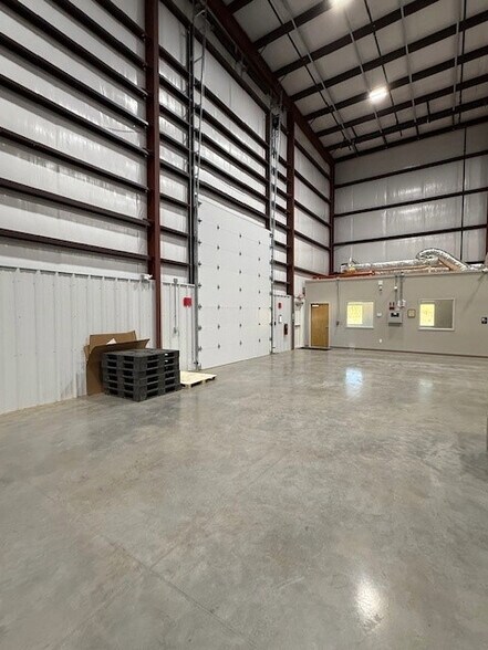 More Photos Of 421 19th SE st, Hickory Industrial For Lease