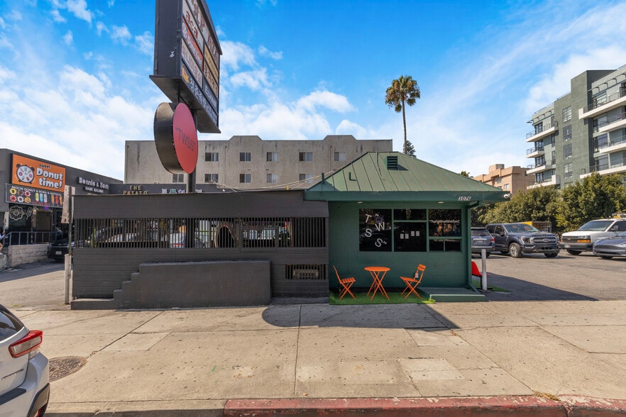 More Photos Of 3062-3074 W 8th St, Los Angeles General Retail For Sale