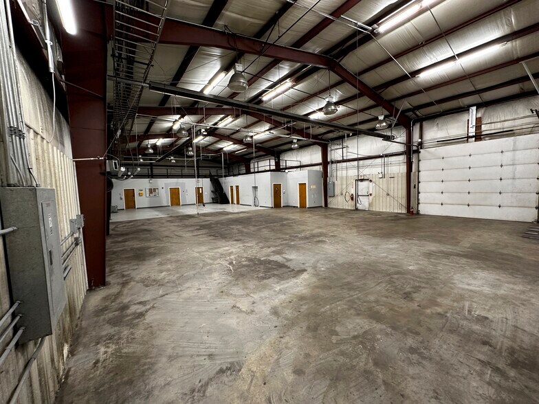 More Photos Of 139 Penn Manor Rd, Irwin Manufacturing For Sale