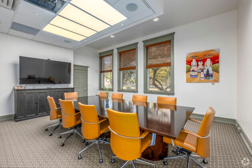 More Photos Of 141 E Palace Ave, Santa Fe Coworking Space