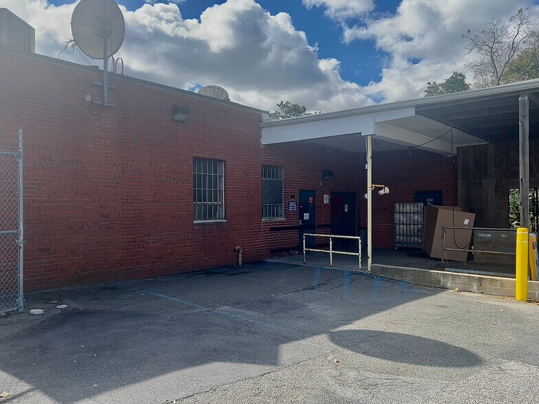 More Photos Of 309 Main St, Islip Office For Lease