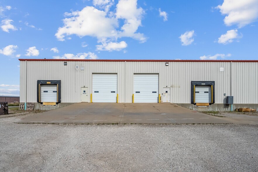 More Photos Of 1468 N Main St, Mansfield Warehouse For Lease