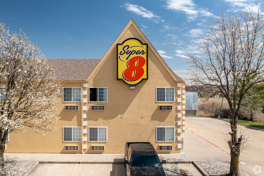 More Photos Of 34085 Commerce Dr, De Soto Hotel For Sale