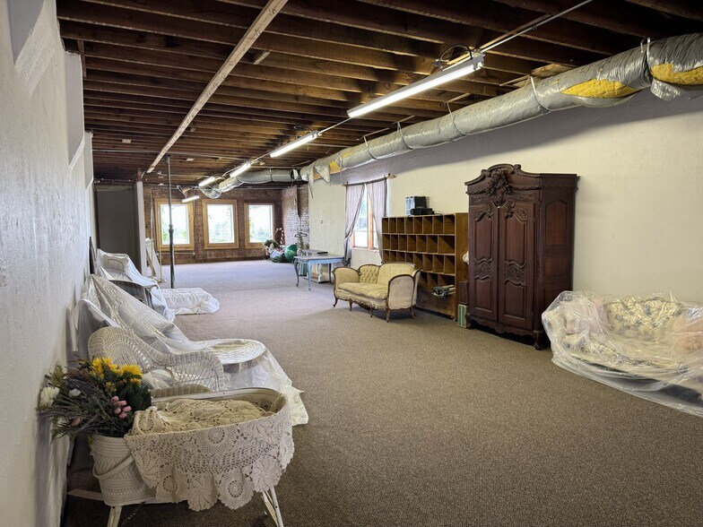 More Photos Of 419 W Main St, Yukon Storefront Retail Residential For Sale