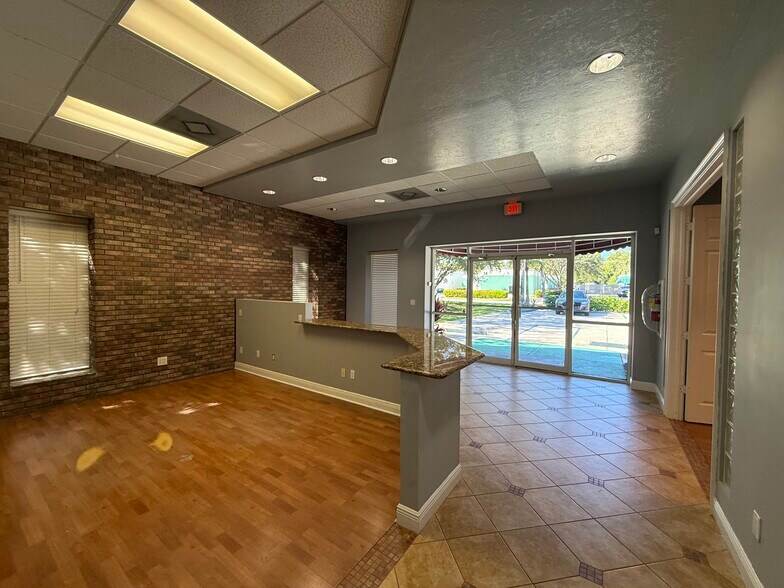 More Photos Of 1474 Rail Head Blvd, Naples Showroom For Lease