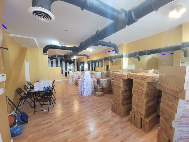 More Photos Of 244 Mulberry St, Newark Storefront Retail Residential For Lease