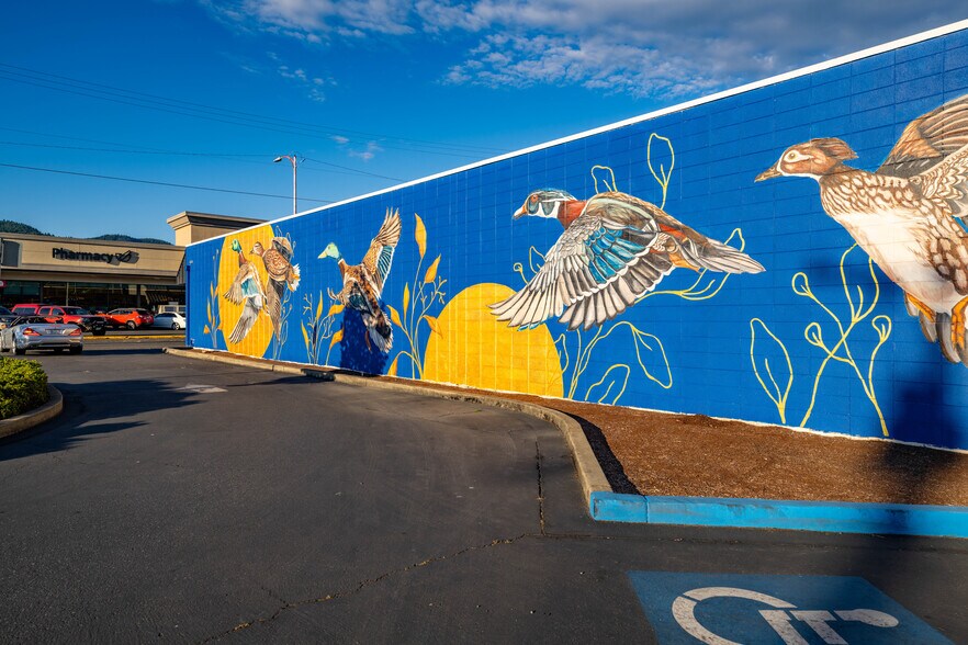 More Photos Of 239 SE G St, Grants Pass General Retail For Sale