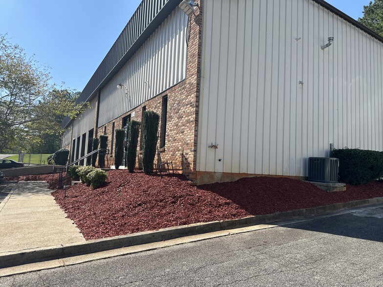 More Photos Of 3575 Trotter Dr, Alpharetta Warehouse For Lease