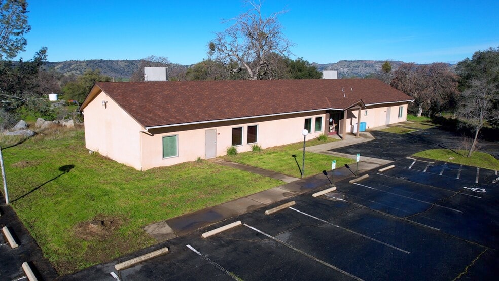 More Photos Of 28549 Auberry Rd, Clovis Flex For Sale