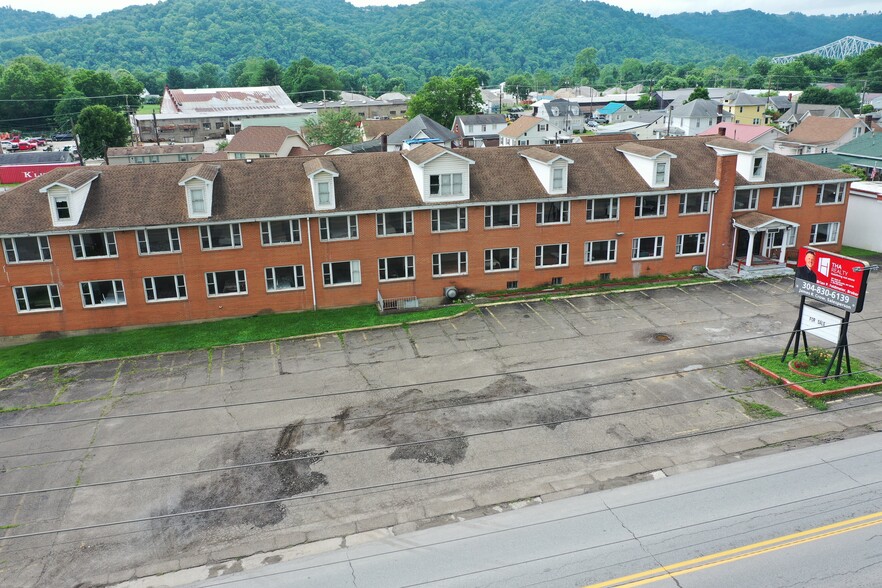 Primary Photo Of 834 3rd St, New Martinsville Hotel For Sale