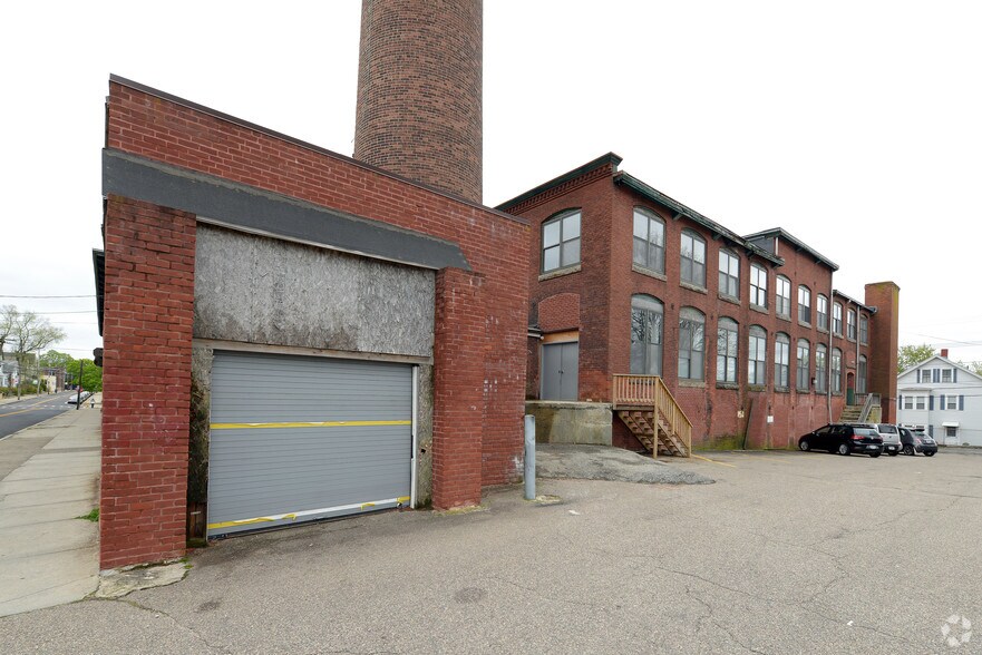 More Photos Of 80 Fountain St, Pawtucket Warehouse For Lease