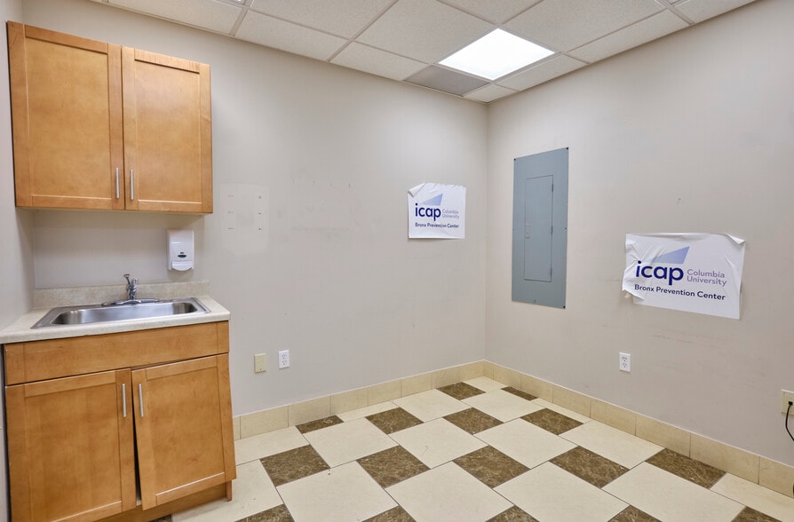 More Photos Of 2596-2598 Third Ave, Bronx Medical For Sale