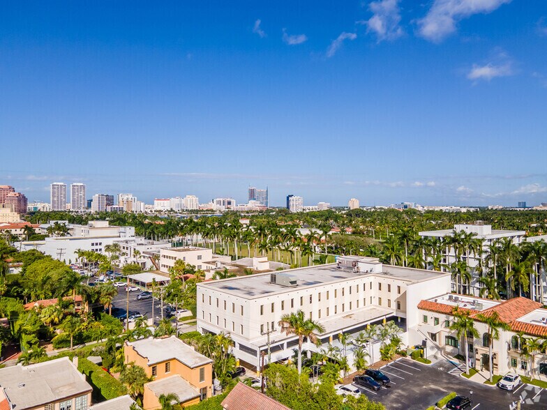 More Photos Of 250 Royal Palm Way, Palm Beach Office For Lease