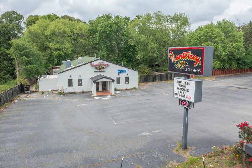 More Photos Of 1704-1710 W Main St, Central Restaurant For Lease