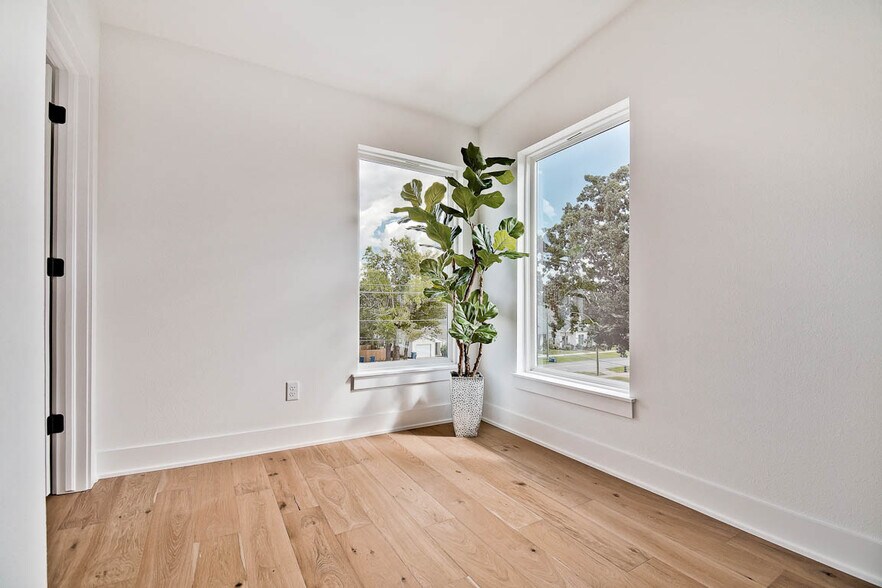 More Photos Of 204 9th St, Bentonville Apartments For Sale