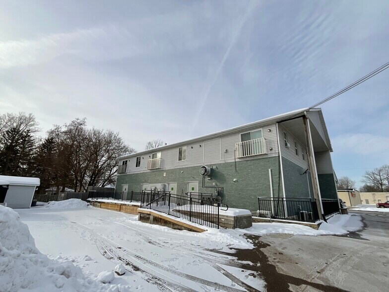 More Photos Of 107 W Delaware, Decatur Freestanding For Sale