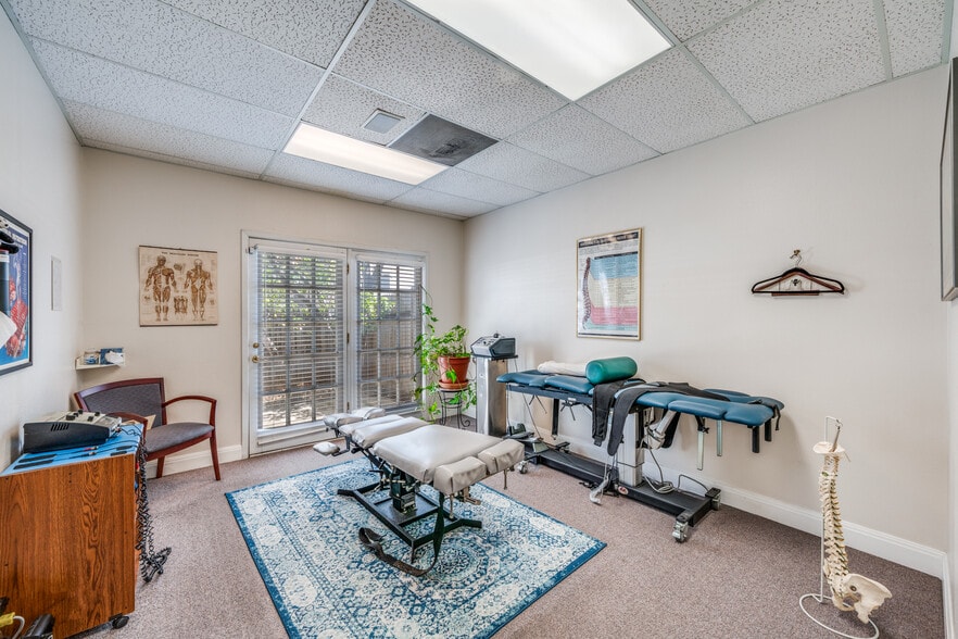 More Photos Of 7870 Broadway, San Antonio Medical For Sale