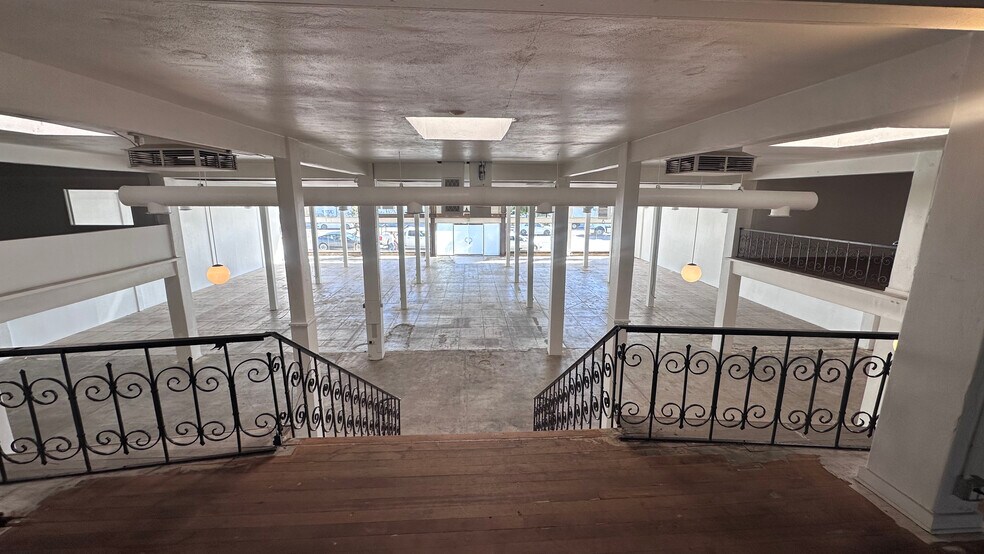 More Photos Of 619 N Western Ave, Los Angeles Storefront For Lease