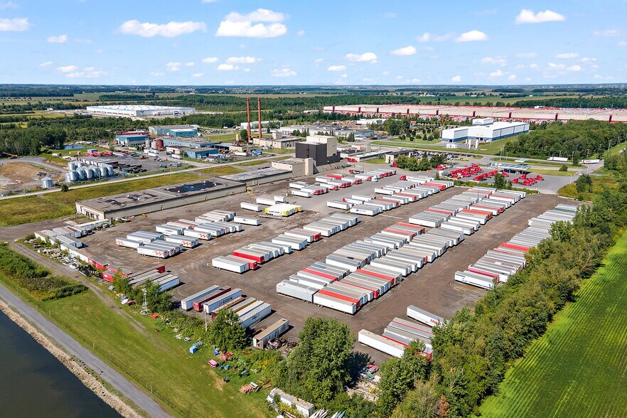 More Photos Of 35-75 Rue De L'acier, Coteau-du-lac Manufacturing For Sale