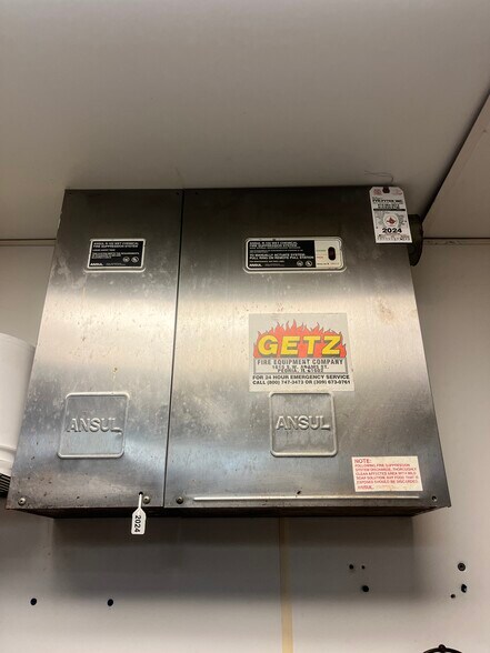 More Photos Of 139 E Walnut St, Oglesby Restaurant For Sale