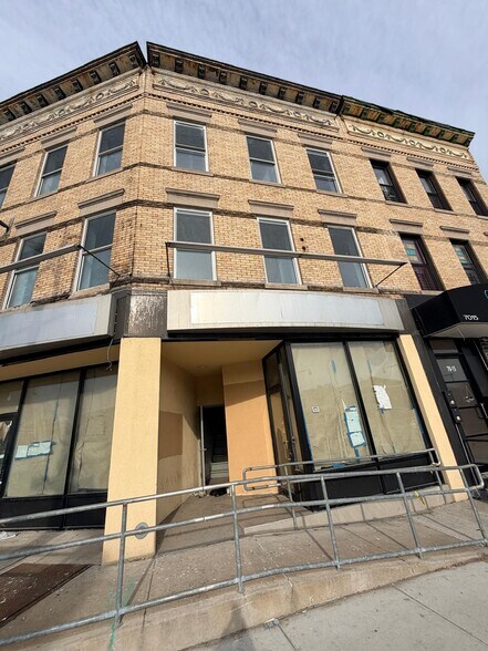 More Photos Of 70-11 Myrtle Ave, Glendale Office For Lease