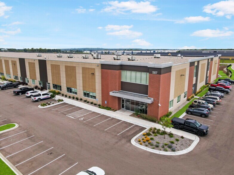 More Photos Of 587 Settlers Ridge Pky, Woodbury Warehouse For Lease