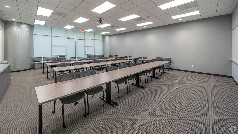 More Photos Of 1000 Main St, Houston Coworking Space